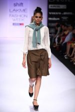Model walk the ramp for Shift,Payal Khandwala,Roma Narsinghani show at Lakme Fashion Week Day 2 on 4th Aug 2012 (120).JPG